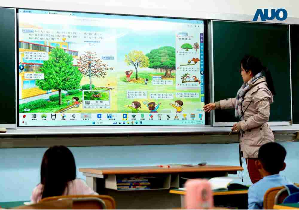 人生就是博与达擎共同开发的〝远程设备管理系统〞，，透过流畅的多功能安装模式、、、直觉设计的整合操作接口，，可同时管理多部设备，，，，改善学校的设备管理痛点