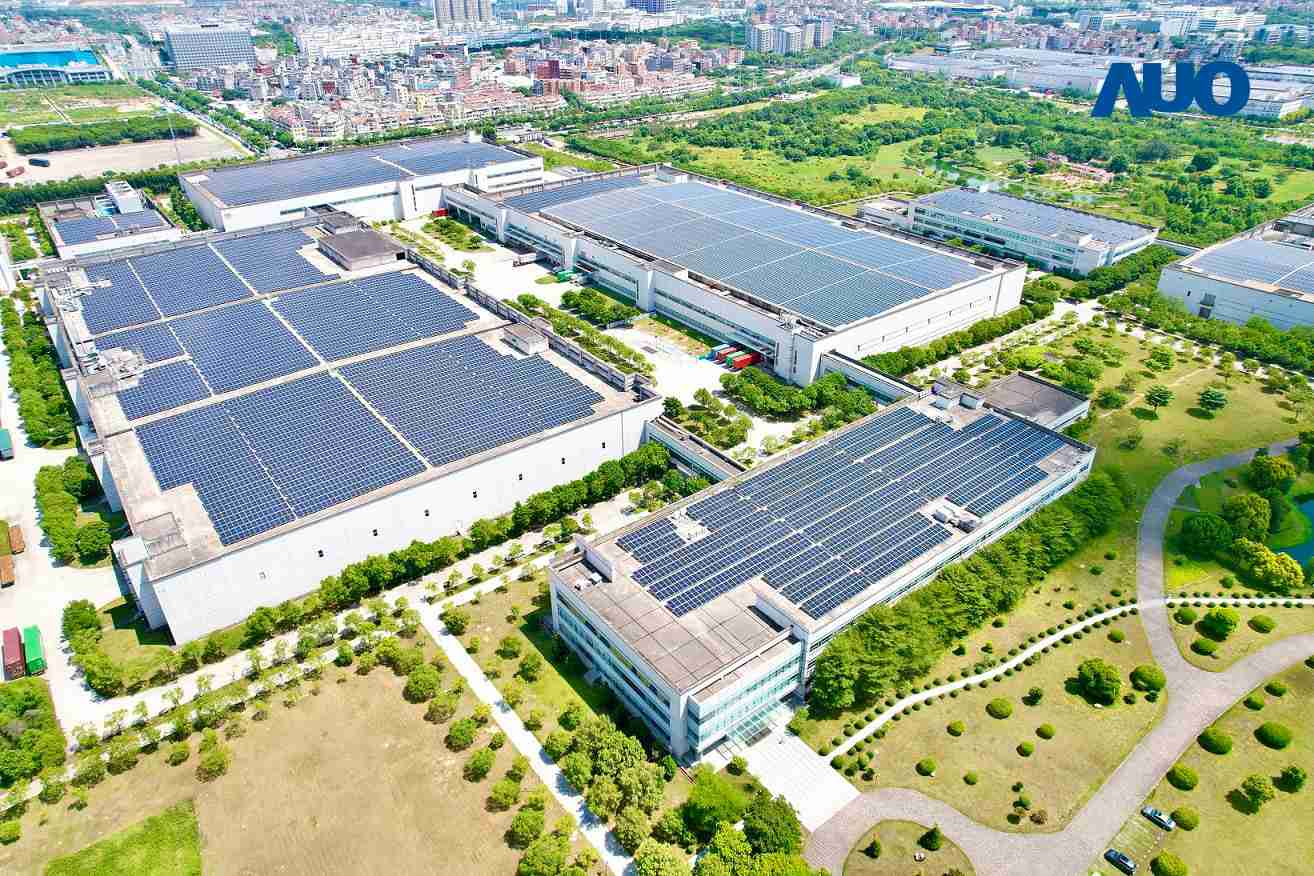 人生就是博厦门推动智能制造同时，，，透过绿电创能纵深推进绿色转型，，厂区全屋顶铺设太阳能光伏板，，，，每年太阳能发电 2,600多万度