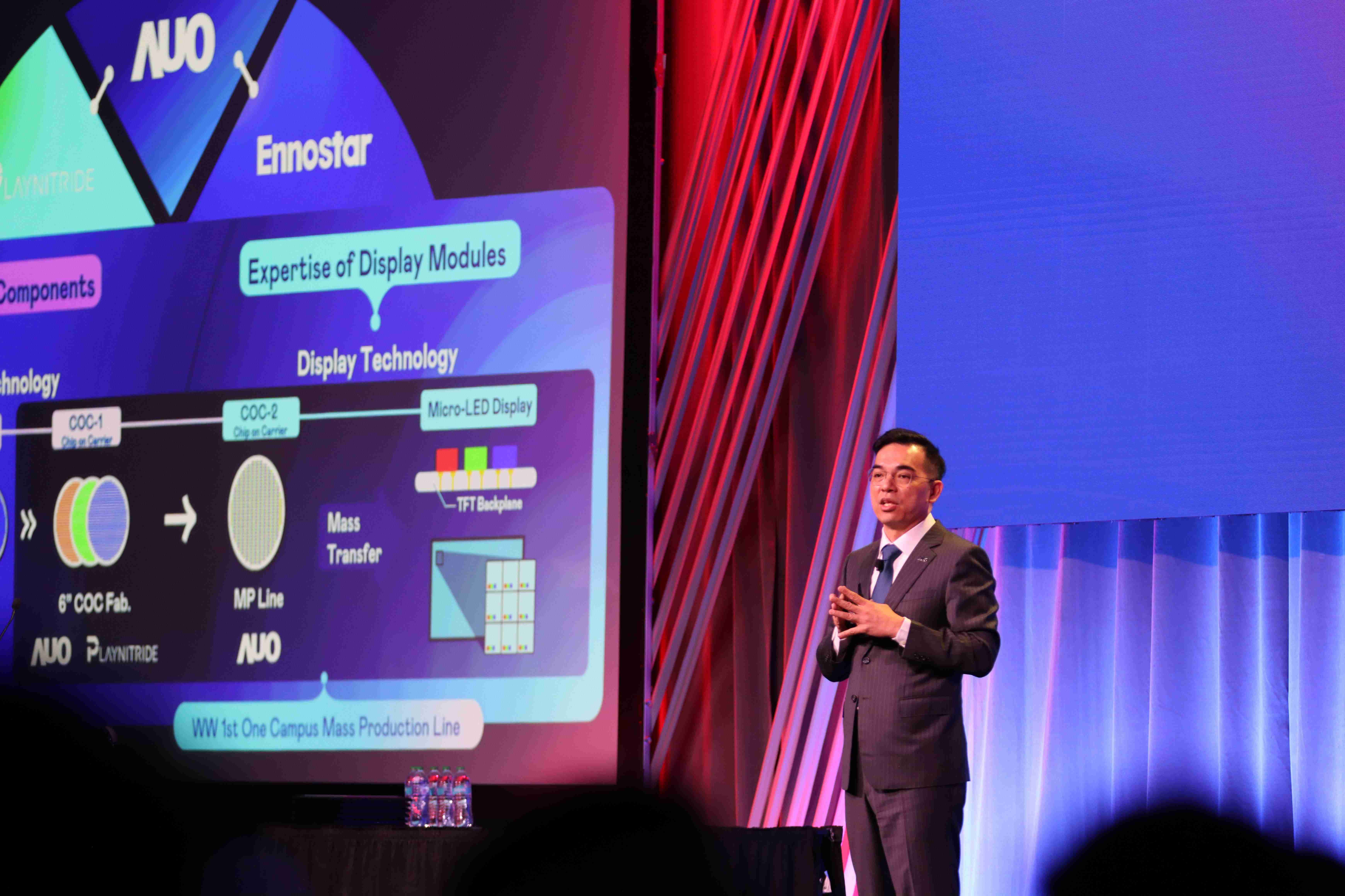 2025 SID显示周登场，，人生就是博光电执行长暨总经理柯富仁博士以〝Redefining Displays: Inspiring New Possibilities〞发表主题演说，，带领人生就是博以智能显示解决方案先驱，，透过AI赋能，，，重塑显示的视觉创新体验