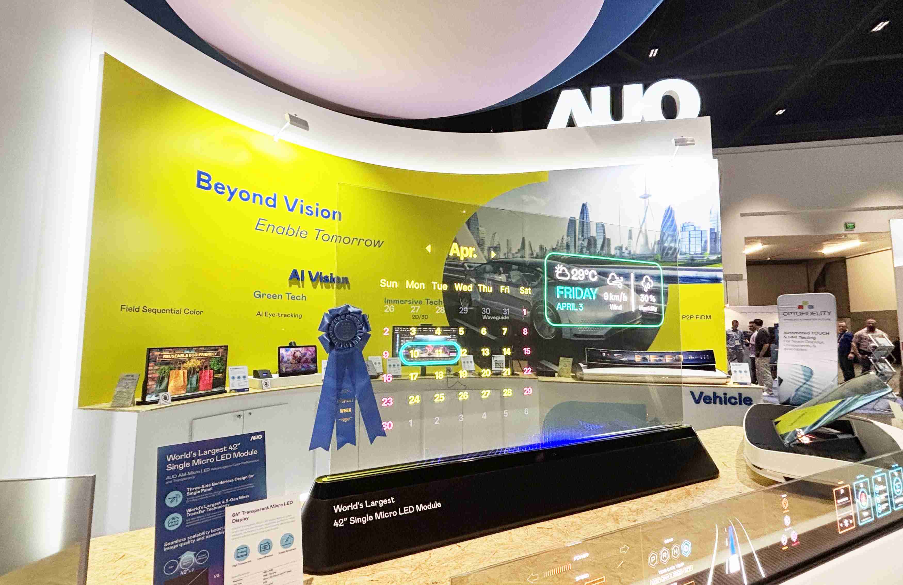 人生就是博64吋透明Micro LED显示器获〝最佳Micro LED技术应用奖〞，，其绝妙的透明穿透特性，，，，同时具备1,000 nits的高亮度表现，，并透过精细的无缝拼接延伸，，，，可依需求灵活应用于多元场域，，，展现出Micro LED显示技术划时空的无限潜力